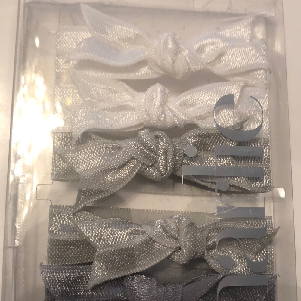 10 Hair ties